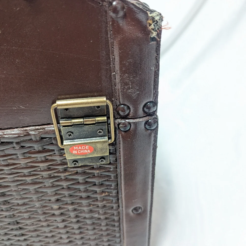 Vtg 80s Hinged Wicker Riveted Wooden Box Lg 13x10x12 Dome Lid Snap Closure READ